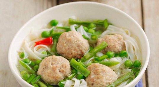 Cara Membuat Bakso Ayam Kuah Rumahan yang Lezat