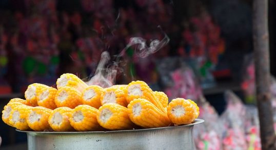 Cemilan Musim Hujan Teman Setia Cuaca Dingin