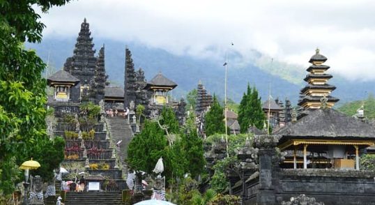 8 Tempat Traveling di Indonesia Keindahan Tiada Duanya