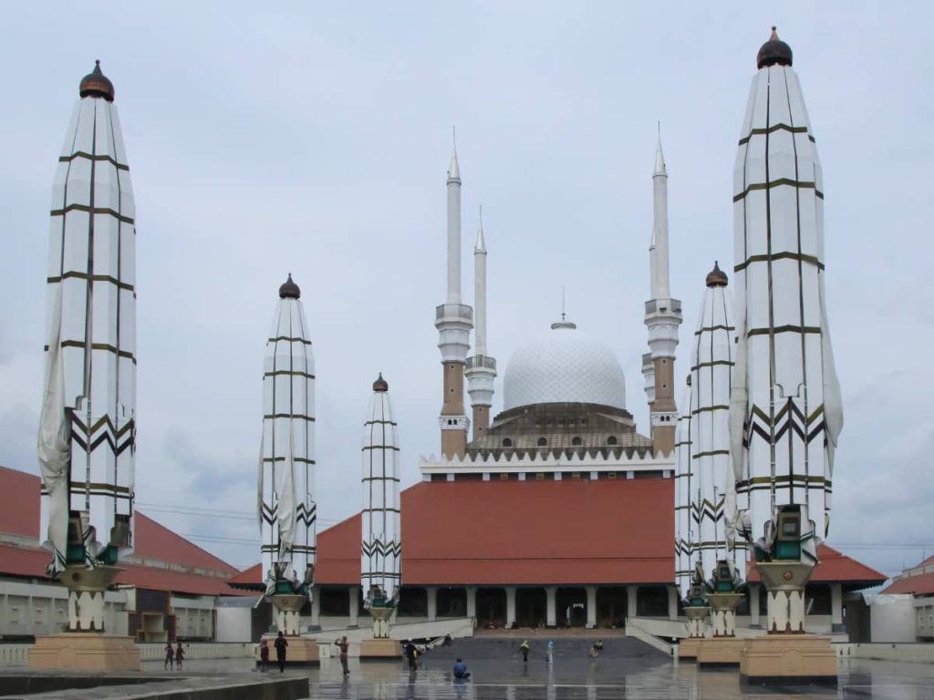 8 Tempat Wisata Religi Muslim di Jawa Isi Liburan Lebaran