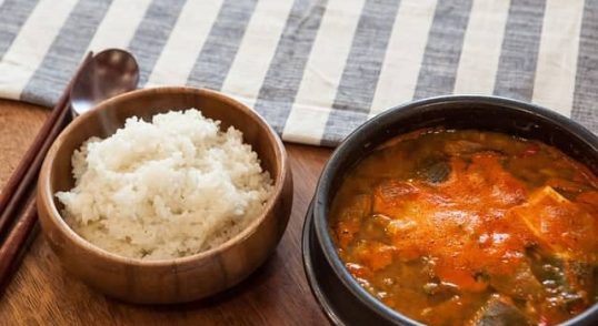 12 Makanan Korea Berkuah Kerap Nongol di Drama Korea